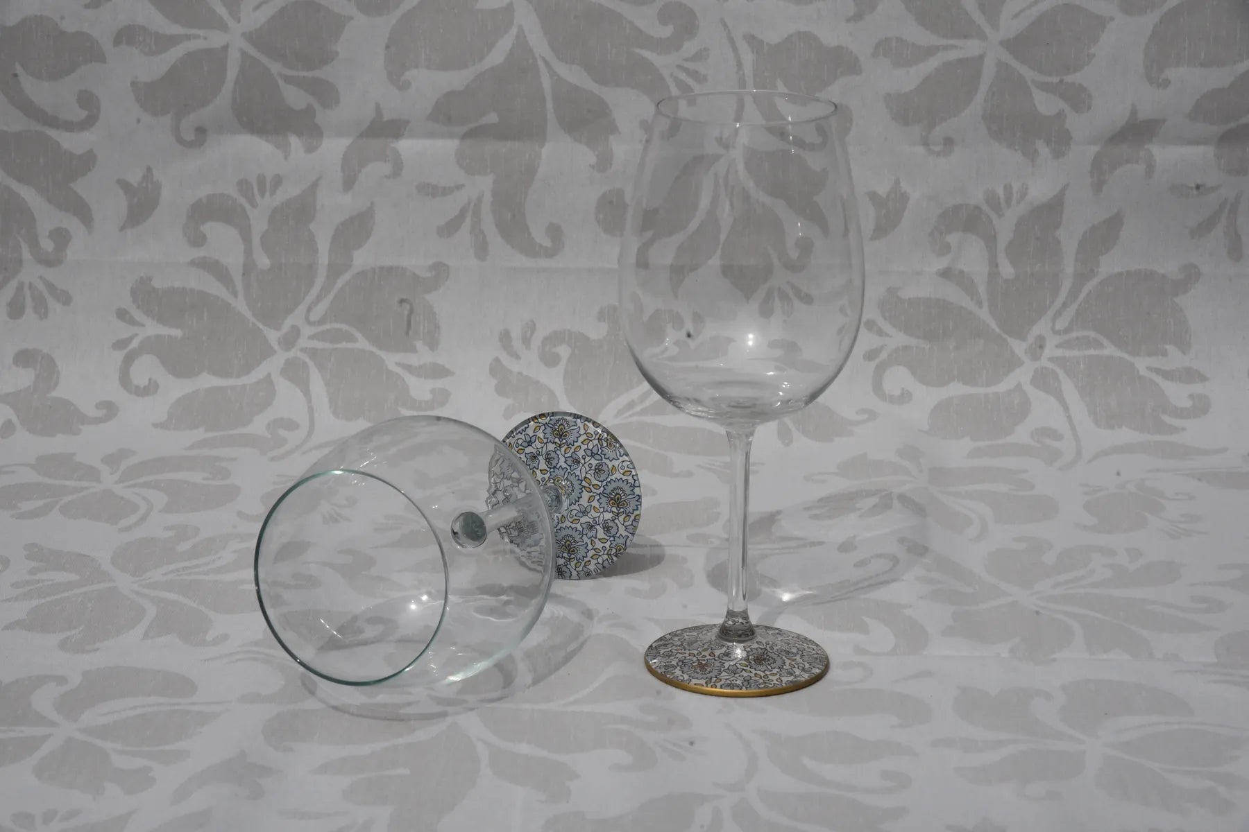 Diseño "Micro Floral Azul y Dorado"