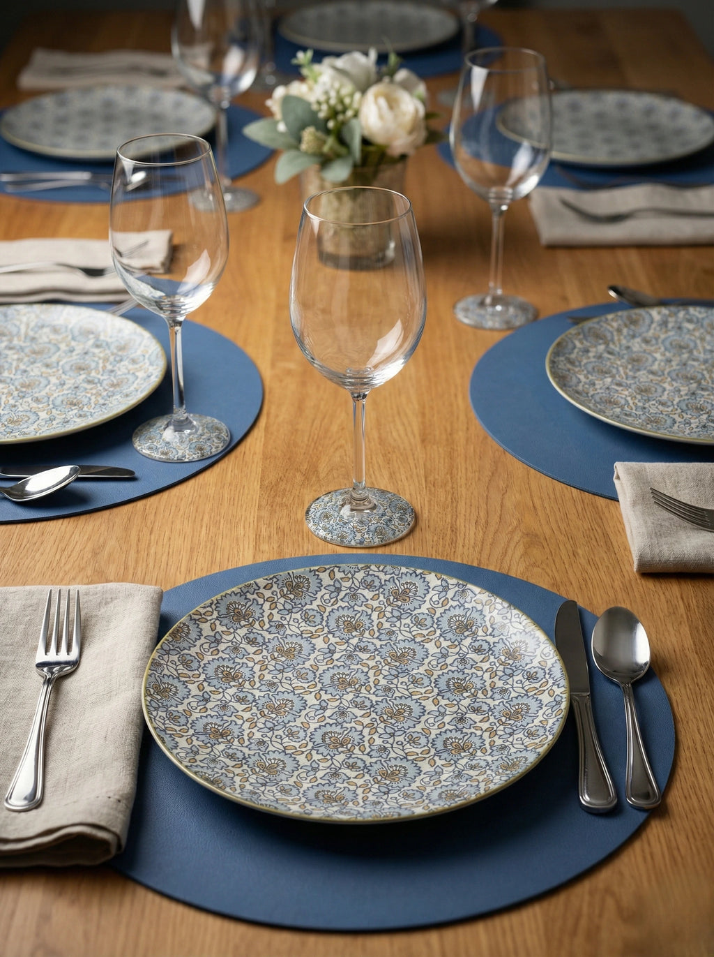 Diseño "Micro Floral Azul y Dorado"